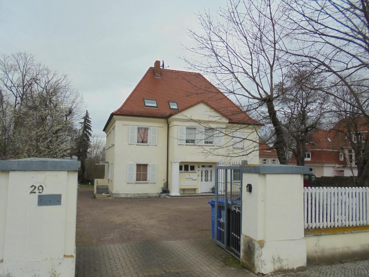 Apartmenthaus Am Schlosspark Schkopau Exterior foto